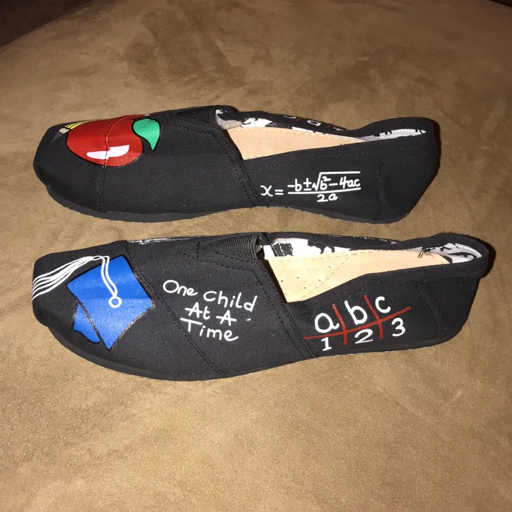 The Ultimate “Teacher Shoes” 🍎👩🏾‍🏫